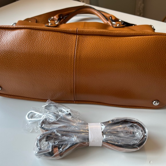 [SOLD] NWOT Leather Purse - Picture 3 of 8